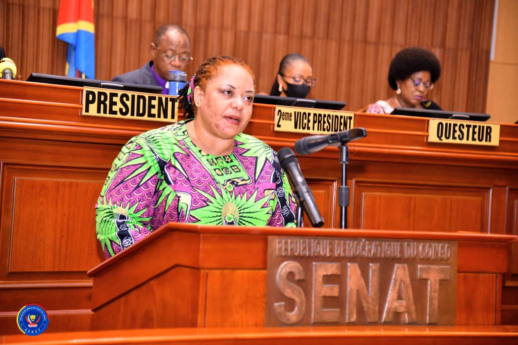 RDC-Senat: Catherine Kathunga face aux sénateurs demande plus de 48 heures pour répondre aux préoccupations lié à l’interdiction des prestations des artistes musiciens en Europe