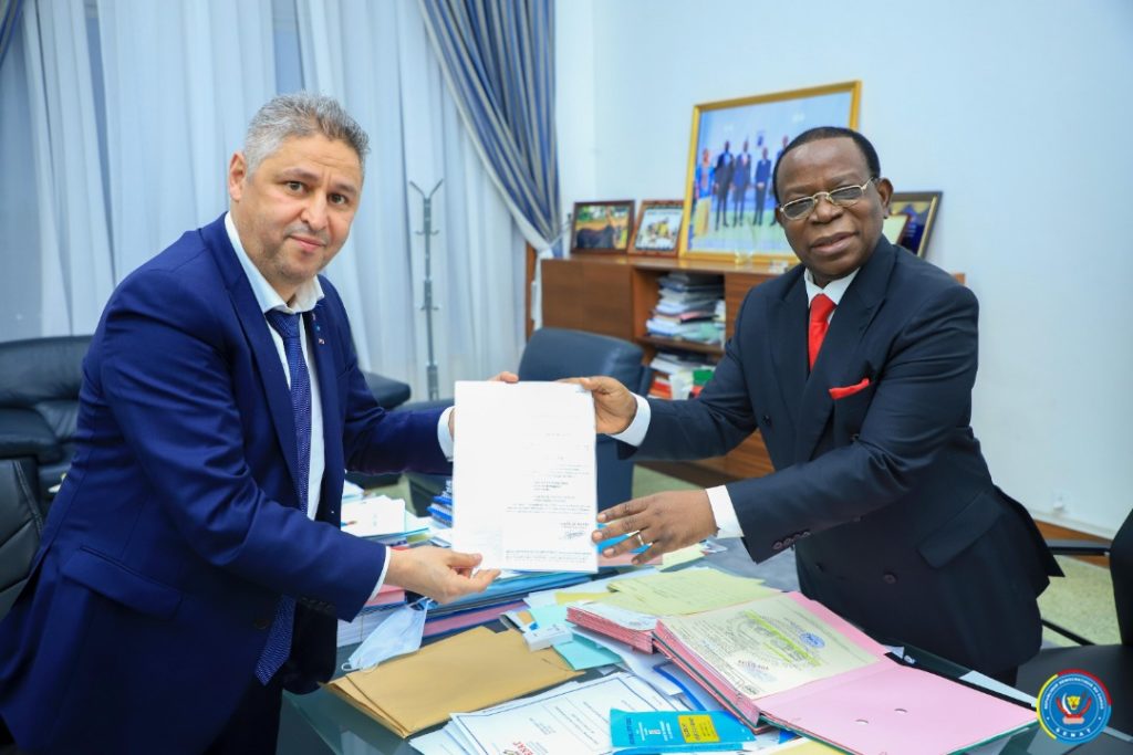 RDC-Diplomatie:La Ligue universelle du bien public va décerner une médaille d’or à Modeste Bahati pour sa lutte en faveur du bien-être du Congolais