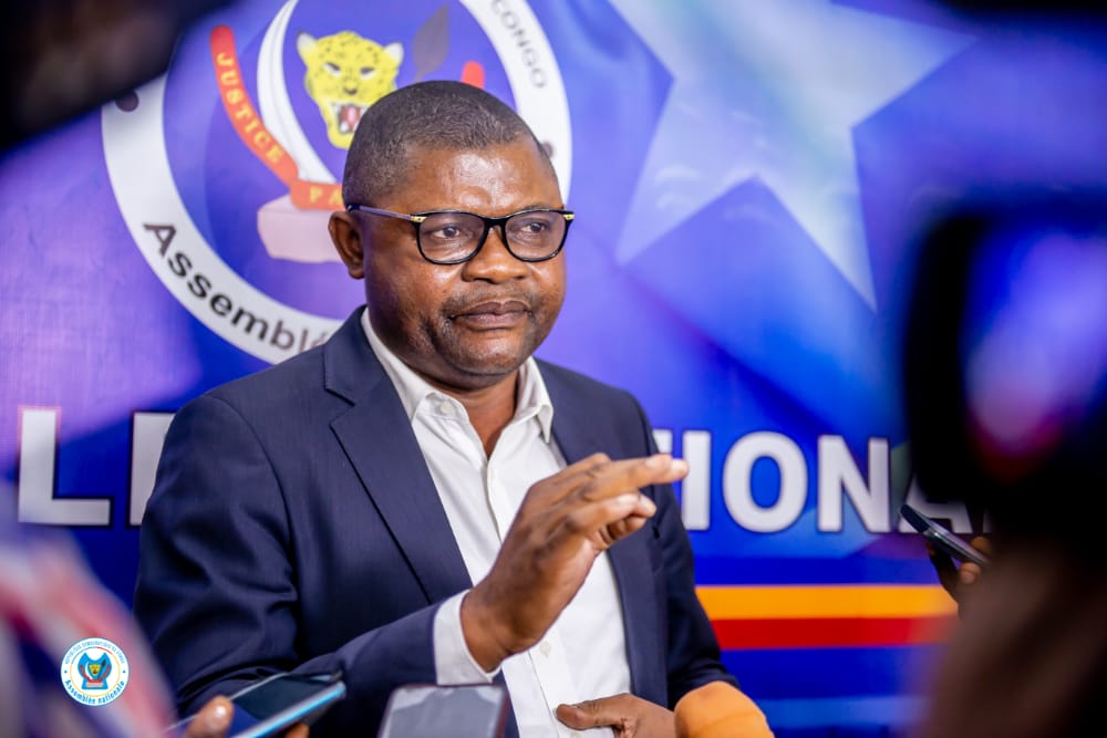 RDC-Parlement:Appels d’offres de 16 blocs pétroliers, Célestin Engelemba adresse une question écrite à Didier Budimbu