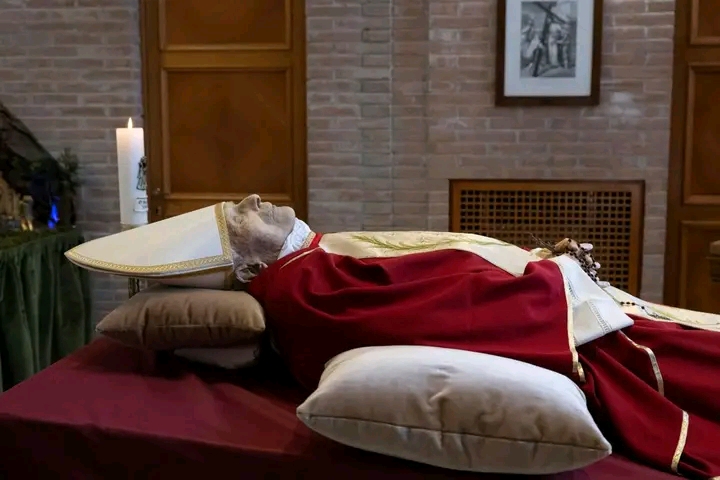 Monde-Nécrologie: Endormi pour l’Éternité, Benoît XVI bénéficie des hommages Papaux
