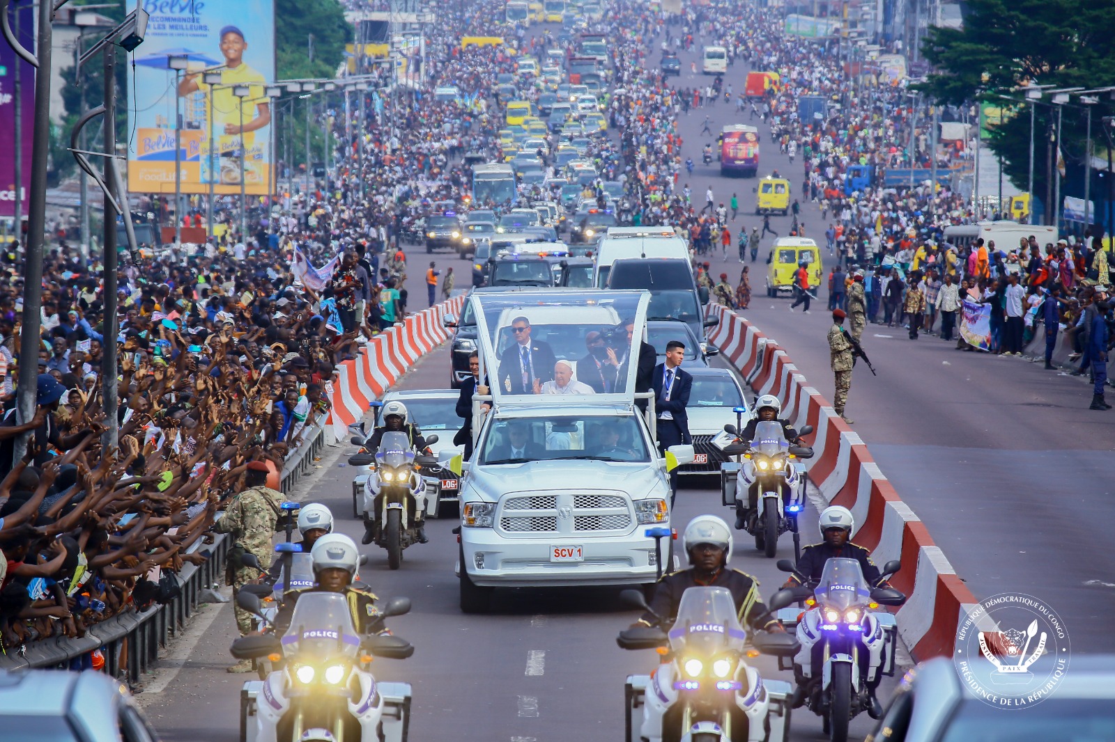 RDC-Religion:Le pape François est accueilli à Kinshasa par une foule de la population congolaise