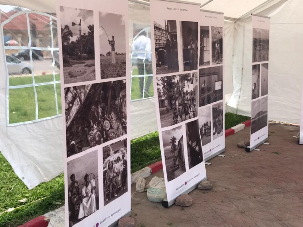 RDC – Société : une exposition photo organisée à la place des évolués dans la commune de la Gombe en marge de la journée mondiale de la radio