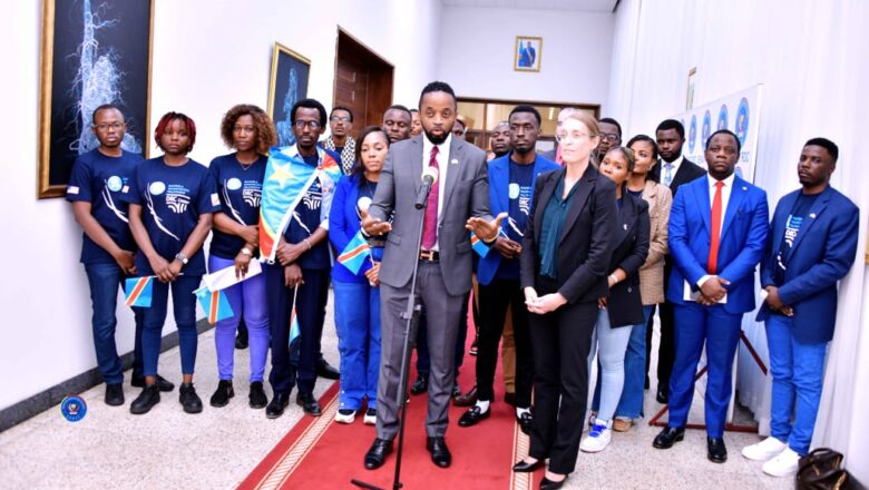 RDC-Parlement:Modeste Bahati partage son expérience avec les jeunes bénéficiaires d’une bourse américaine