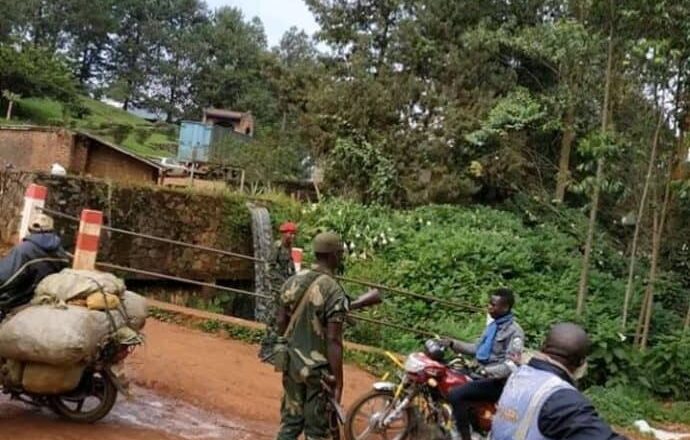 RDC-Sécurité: “Des positions militaires érigées le long de la route Kasenyi-Bunia transformées en poste de péage” (CRDH