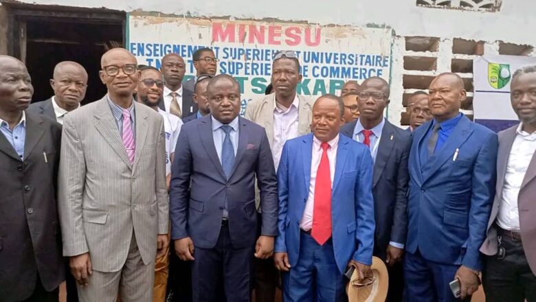 RDC: Le ministre de l’ESU promet 3 bus Trans Academia aux étudiants de Tshikapa