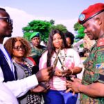 RDC: Le M.A.A.C décerne deux trophées de mérite au Général-major Ephraïm Kabi,pour avoir réussi la sécurisation rapprochée du candidat numéro 20 pendant sa campagne électorale