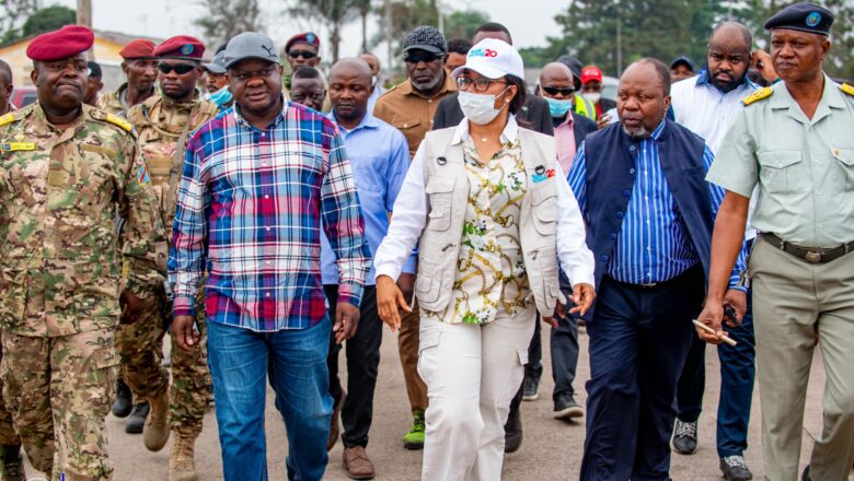 RDC:Acacia Bandubola etCrispin Mbadu, inspectent le terrain du conseil d’État spolié à Kasavubu et quelques sites à problemes en face de l’aéroport international de N’djili à N’sele