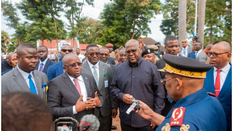 RDC:Jacquemain Shabani a remis aux A.T et la police provinciale du Tanganyika 16 Jeeps ce vendredi à Kalemie