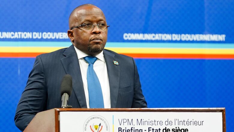 RDC:Jacquemain Shabani présente le rapport d’evalution de la mise en œuvre des recommandations de la 10 ième Session de la Conférence des gouverneurs à kalemie