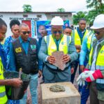 RDC:Jaquemain Shabani pose la première pierre pour les travaux de construction de 80 postes de la PNC dans la partie kinshasa Ouest