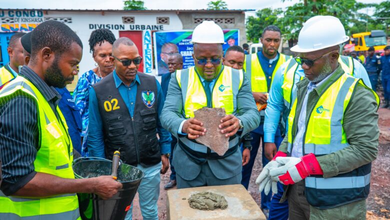 RDC:Jaquemain Shabani pose la première pierre pour les travaux de construction de 80 postes de la PNC dans la partie kinshasa Ouest