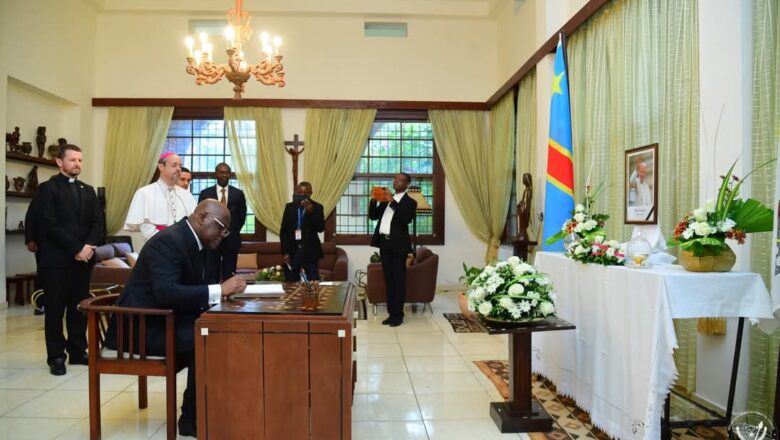 RDC:Décès du Pape François, Félix Tshisekedi s’est rendu ce mardi à la nonciature apostolique de Kinshasa