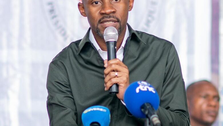 RDC:Patrick Muyaya presente le document d’analyse sur les crimes graves et massifs commis à la prise et occupation de Goma et Bukavu par les RDF-M23 de Janvier à Avril 2025
