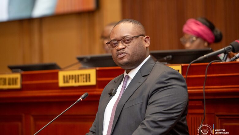 RDC:Doudou Fwamba a appelé à travailler avec le Sénat pour rendre opérationnelle la caisse de péréquation dans un bref délai en vue de permettre aux provinces de fonctionner effectivement