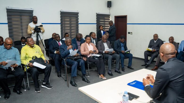RDC: Patrick Muyaya reçoit les conclusions du séminaire sur l’engagement stratégique pour la paix UNPC/JED