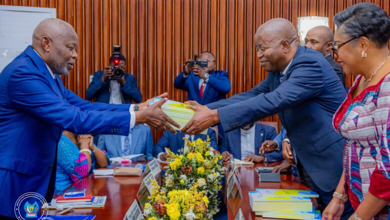 RDC:Le gouvernement dépose le  projet de loi de finances 2026 au bureau de l&rsquo;assemblée nationale 