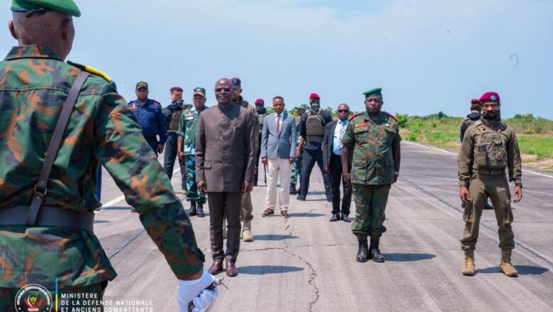 RDC:Guy Kabombo en mission d’inspection au centre d’instruction militaire de Kamina