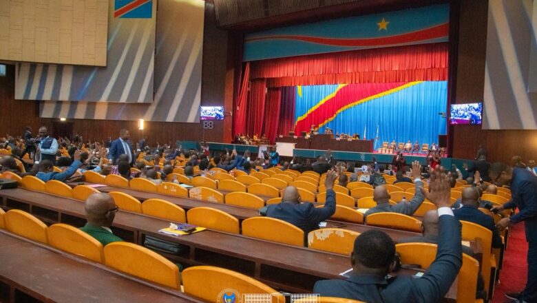 RDC:L&rsquo;assemblée nationale adopte les rapports final de la commission mixte relatives aux Accords RDC-USA et le Rwanda également seul de la commission défense et sécurité sur l&rsquo;audition de 7 membres du Gouvernement