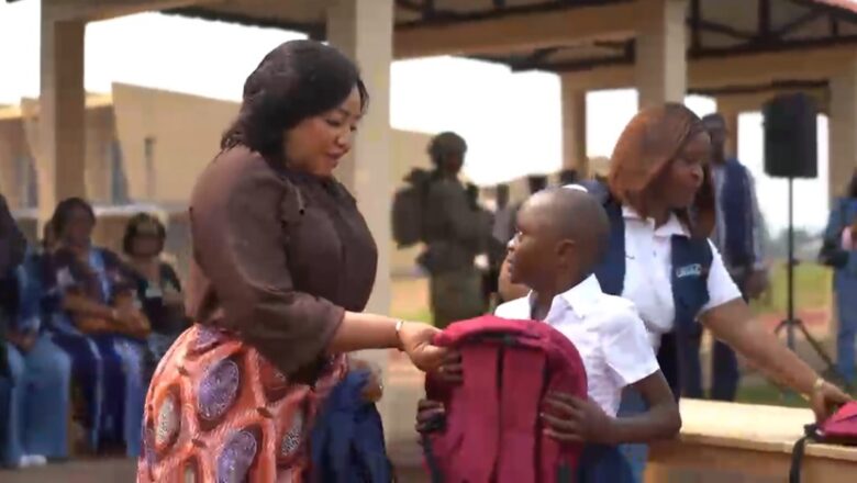 RDC:Denise Nyakeru Tshisekedi offre des fournitures à 8900 élèves de Kananga pour la rentrée scolaire 2026-2027