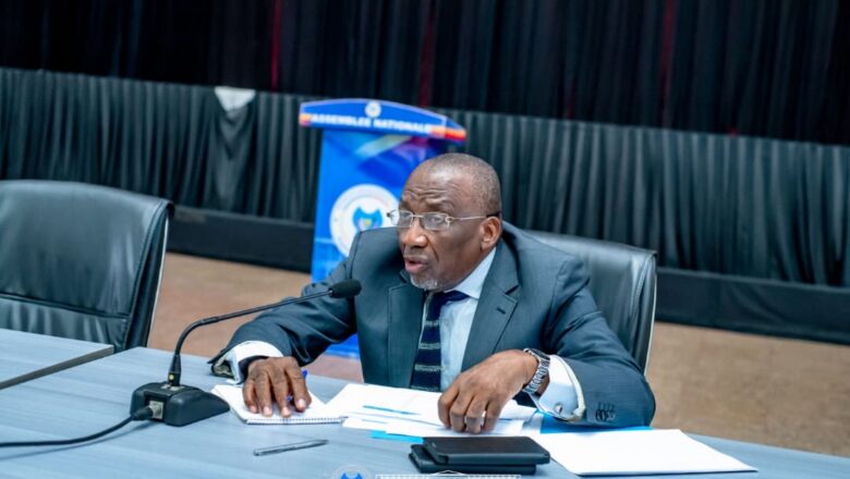 RDC : Jacques Djoli installe une commission pour désengorger le contrôle parlementaire